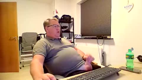 henrikrp1971 online show from 11-05-25, 09:26