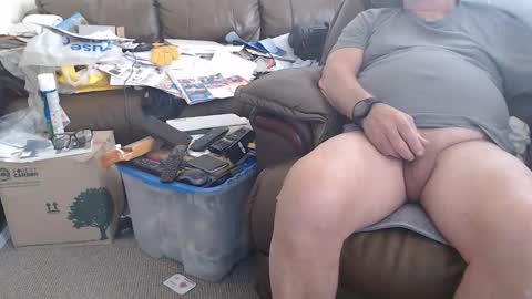 Snapshot of henryjxxx chatting on 10-12-25, 10:47 henryjxxx online show from 10-12-25, 10:47