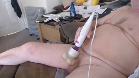Snapshot of henryjxxx chatting on 04-25-26, 08:39 henryjxxx online show from 04-25-26, 08:39
