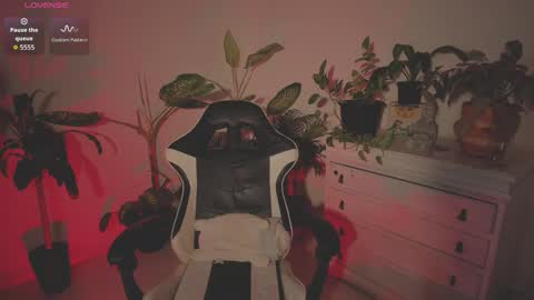 Hello I am Valentina independent Colombian model I love sensuality and pleasure welcome online show from 09-21-25, 03:41