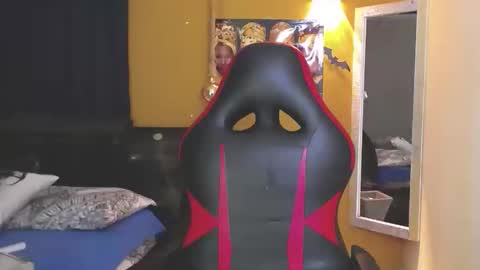 Snapshot of hera_divine chatting on 12-17-24, 02:12 HERA online show from 12-17-24, 02:12