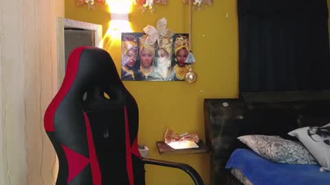 Snapshot of hera_divine chatting on 01-04-25, 12:48 HERA online show from 01-04-25, 12:48