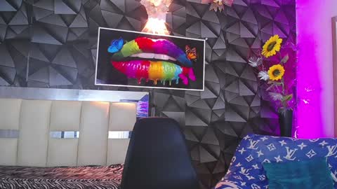 Snapshot of hera_divine chatting on 01-05-25, 07:49 HERA online show from 01-05-25, 07:49