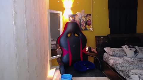 Snapshot of hera_divine chatting on 01-19-25, 04:44 HERA online show from 01-19-25, 04:44