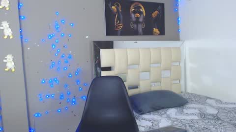 Snapshot of hera_divine chatting on 01-27-25, 04:41 HERA online show from 01-27-25, 04:41