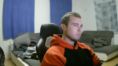 Snapshot of herbstenden chatting on 12-18-24, 06:14 John Pearl online show from 12-18-24, 06:14