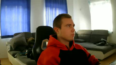 Snapshot of herbstenden chatting on 12-21-24, 01:21 John Pearl online show from 12-21-24, 01:21