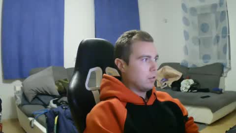 Snapshot of herbstenden chatting on 12-23-24, 06:05 John Pearl online show from 12-23-24, 06:05