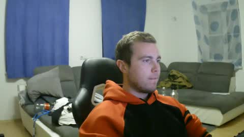 Snapshot of herbstenden chatting on 01-07-25, 10:30 John Pearl online show from 01-07-25, 10:30