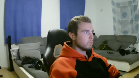 Snapshot of herbstenden chatting on 01-25-25, 07:18 John Pearl online show from 01-25-25, 07:18