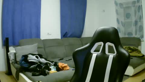 Snapshot of herbstenden chatting on 02-04-25, 11:27 John Pearl online show from 02-04-25, 11:27