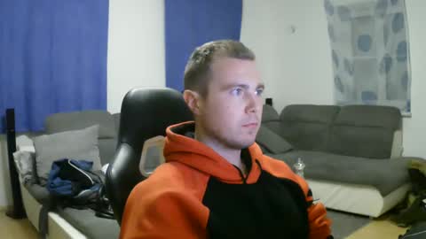 Snapshot of herbstenden chatting on 02-07-25, 06:34 John Pearl online show from 02-07-25, 06:34