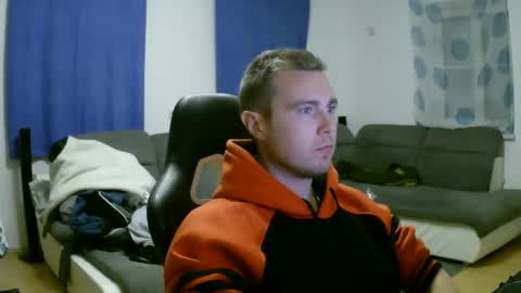 Snapshot of herbstenden chatting on 02-10-25, 07:28 John Pearl online show from 02-10-25, 07:28