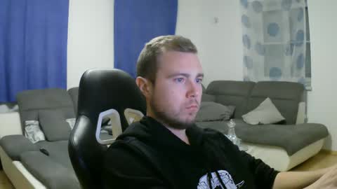 Snapshot of herbstenden chatting on 03-01-25, 09:26 John Pearl online show from 03-01-25, 09:26