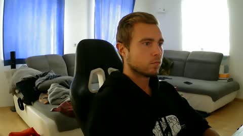 Snapshot of herbstenden chatting on 09-18-25, 08:49 John Pearl online show from 09-18-25, 08:49