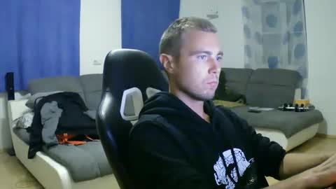 Snapshot of herbstenden chatting on 09-28-25, 05:51 John Pearl online show from 09-28-25, 05:51