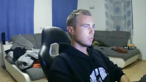 Snapshot of herbstenden chatting on 09-30-25, 07:41 John Pearl online show from 09-30-25, 07:41