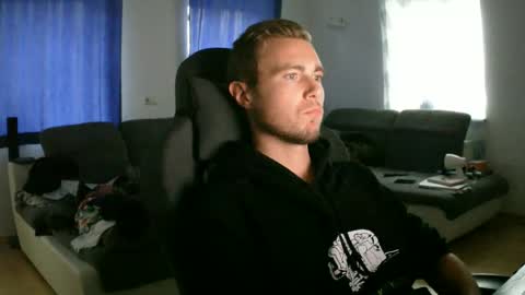 Snapshot of herbstenden chatting on 11-09-25, 02:37 John Pearl online show from 11-09-25, 02:37