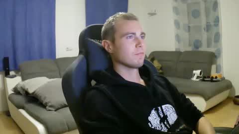 Snapshot of herbstenden chatting on 11-28-25, 04:31 John Pearl online show from 11-28-25, 04:31