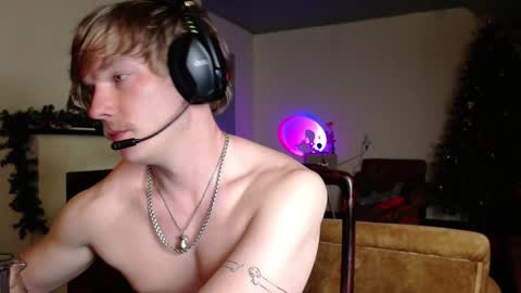 Snapshot of hercules__ chatting on 01-11-25, 02:47 Gregblonde Alextattoo online show from 01-11-25, 02:47