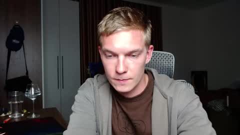 Snapshot of hercules__ chatting on 09-28-25, 02:22 Gregblonde Alextattoo online show from 09-28-25, 02:22