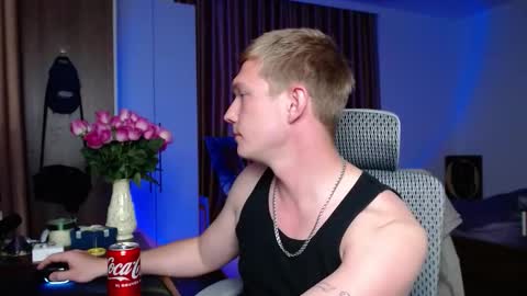 Snapshot of hercules__ chatting on 09-30-25, 04:12 Gregblonde Alextattoo online show from 09-30-25, 04:12