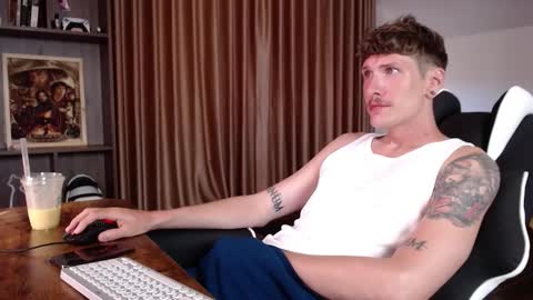 Snapshot of hercules__ chatting on 10-04-25, 01:58 Gregblonde Alextattoo online show from 10-04-25, 01:58