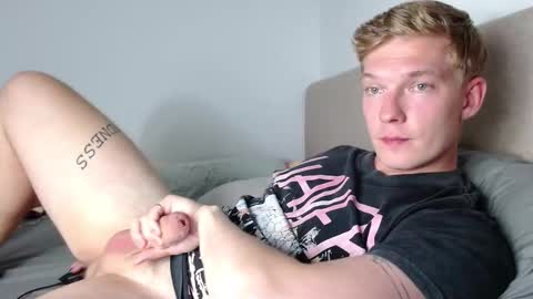 Snapshot of hercules__ chatting on 11-19-25, 01:44 Gregblonde Alextattoo online show from 11-19-25, 01:44