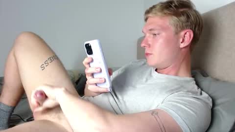 Snapshot of hercules__ chatting on 11-21-25, 12:48 Gregblonde Alextattoo online show from 11-21-25, 12:48