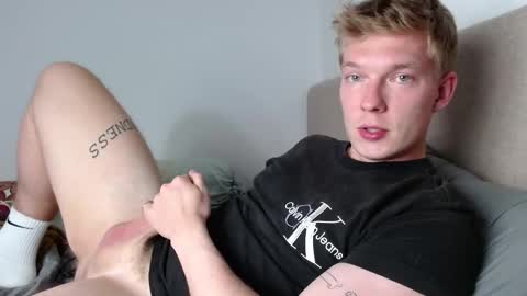 Snapshot of hercules__ chatting on 11-23-25, 01:22 Gregblonde Alextattoo online show from 11-23-25, 01:22