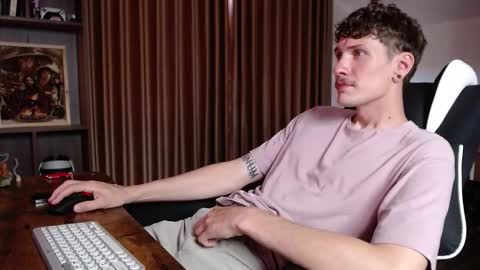 Snapshot of hercules__ chatting on 11-24-25, 01:27 Gregblonde Alextattoo online show from 11-24-25, 01:27