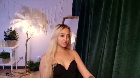 Snapshot of here_wego_again_ chatting on 06-22-26, 02:13 Elise online show from 06-22-26, 02:13