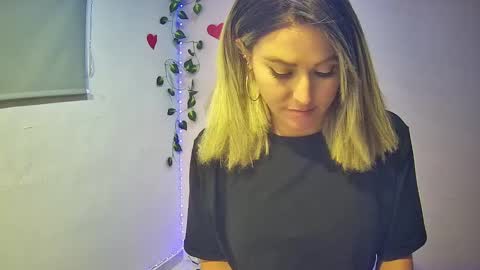 Hestesiaxx online show from 12-28-24, 02:01