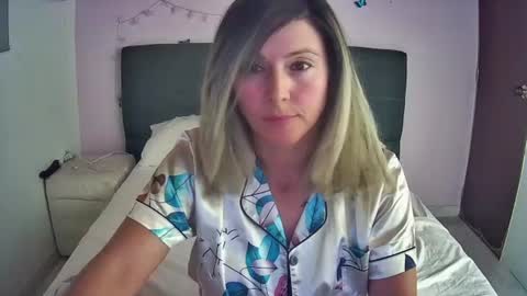 Snapshot of hestesiaxx chatting on 07-13-26, 02:03 Hestesiaxx online show from 07-13-26, 02:03