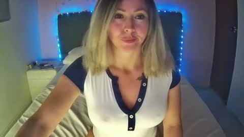 Snapshot of hestesiaxx chatting on 07-28-26, 02:07 Hestesiaxx online show from 07-28-26, 02:07