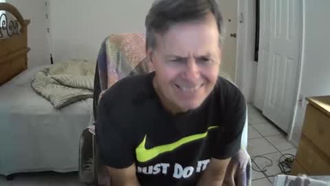 Snapshot of hewes1 chatting on 12-06-24, 01:00 hewes1 online show from 12-06-24, 01:00