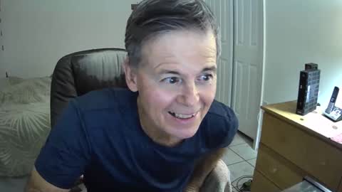 Snapshot of hewes1 chatting on 01-14-25, 08:04 hewes1 online show from 01-14-25, 08:04