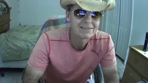 Snapshot of hewes1 chatting on 01-19-25, 03:32 hewes1 online show from 01-19-25, 03:32