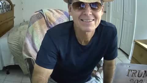 Snapshot of hewes1 chatting on 01-20-25, 07:46 hewes1 online show from 01-20-25, 07:46