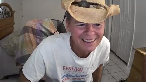 Snapshot of hewes1 chatting on 02-07-25, 08:42 hewes1 online show from 02-07-25, 08:42