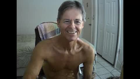 Snapshot of hewes1 chatting on 10-19-25, 09:43 hewes1 online show from 10-19-25, 09:43