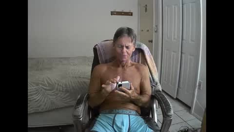 Snapshot of hewes1 chatting on 10-19-25, 11:38 hewes1 online show from 10-19-25, 11:38