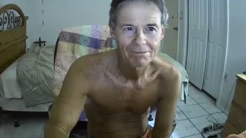 Snapshot of hewes1 chatting on 11-04-25, 12:21 hewes1 online show from 11-04-25, 12:21