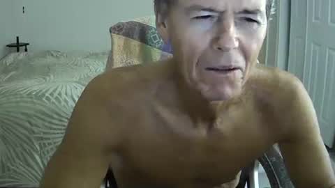 Snapshot of hewes1 chatting on 11-05-25, 10:26 hewes1 online show from 11-05-25, 10:26