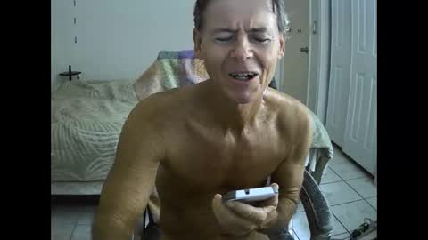 Snapshot of hewes1 chatting on 11-07-25, 11:21 hewes1 online show from 11-07-25, 11:21