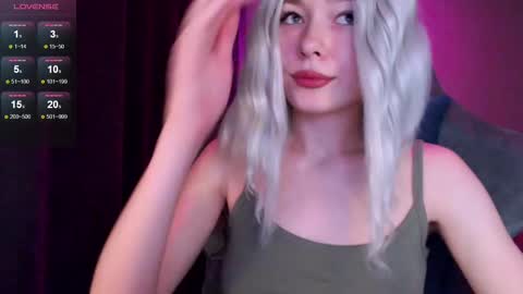 Snapshot of hey_nora_ chatting on 12-09-24, 11:24 Nora online show from 12-09-24, 11:24