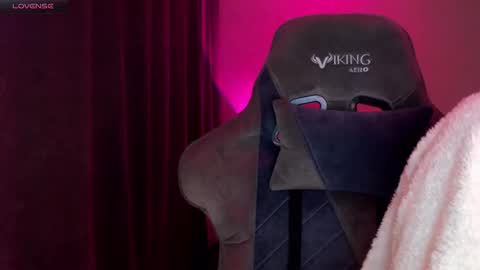 Snapshot of hey_nora_ chatting on 03-05-25, 02:57 Nora online show from 03-05-25, 02:57