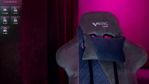 Snapshot of hey_nora_ chatting on 09-17-25, 11:06 Nora online show from 09-17-25, 11:06