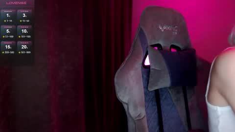 Snapshot of hey_nora_ chatting on 09-22-25, 04:14 Nora online show from 09-22-25, 04:14