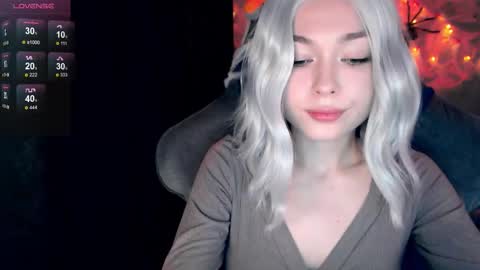 Snapshot of hey_nora_ chatting on 10-28-25, 06:54 Nora online show from 10-28-25, 06:54